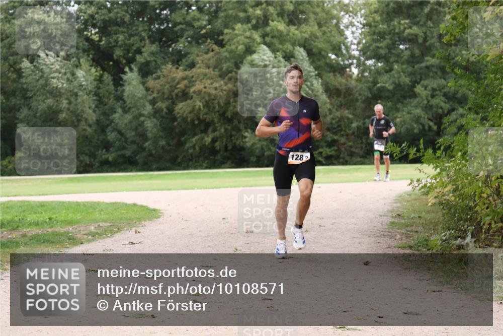 30.08.2026 - Elbe Triathlon Hamburg Antke Förster http://msf.ph/oto/10108571 30.08.2026 15:03:56 Laufen 1282 meine-sportfotos.de