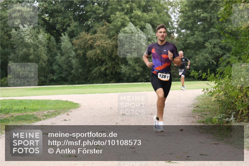 30.08.2026 - Elbe Triathlon Hamburg Antke Förster http://msf.ph/oto/10108573 30.08.2026 15:03:56 Laufen 1282 meine-sportfotos.de