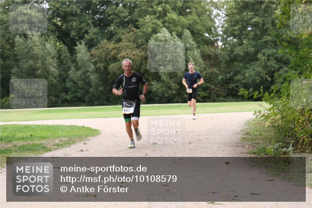 30.08.2026 - Elbe Triathlon Hamburg Antke Förster http://msf.ph/oto/10108579 30.08.2026 15:04:01 Laufen 96, 1682 meine-sportfotos.de