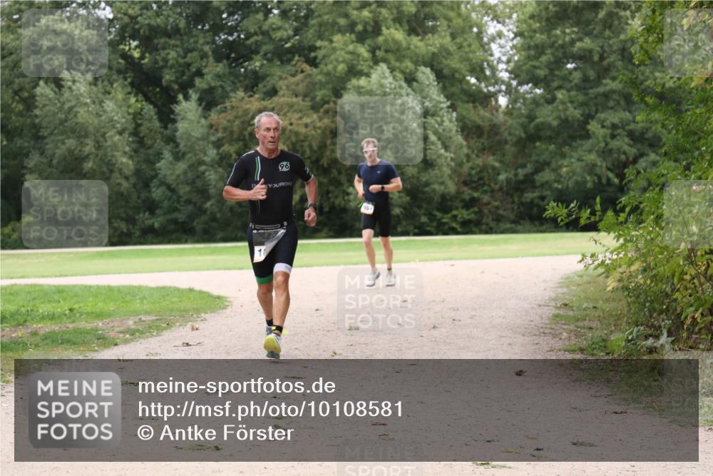 30.08.2026 - Elbe Triathlon Hamburg Antke Förster http://msf.ph/oto/10108581 30.08.2026 15:04:02 Laufen 96 meine-sportfotos.de