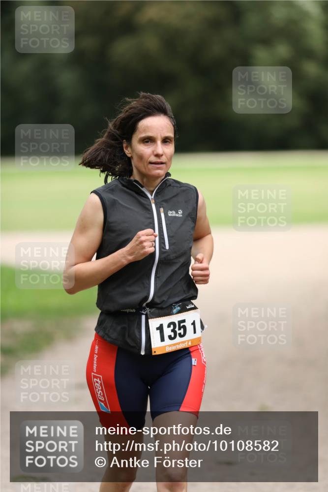 30.08.2026 - Elbe Triathlon Hamburg Antke Förster http://msf.ph/oto/10108582 30.08.2026 14:30:39 Laufen 1351, 4 meine-sportfotos.de