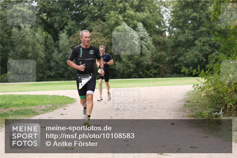 30.08.2026 - Elbe Triathlon Hamburg Antke Förster http://msf.ph/oto/10108583 30.08.2026 15:04:02 Laufen 96 meine-sportfotos.de