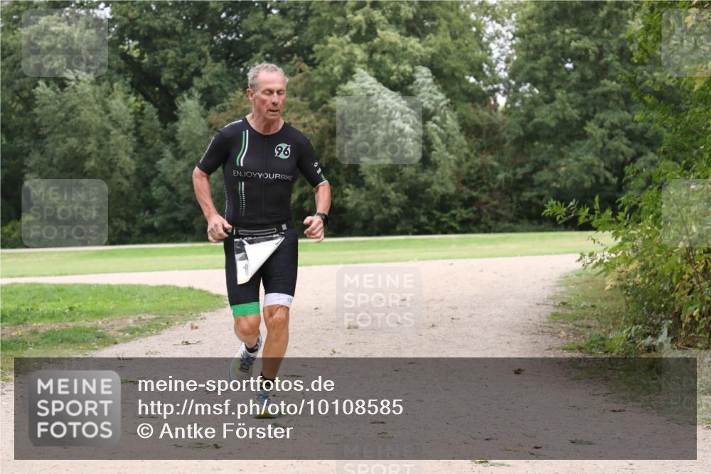 30.08.2026 - Elbe Triathlon Hamburg Antke Förster http://msf.ph/oto/10108585 30.08.2026 15:04:03 Laufen 96 meine-sportfotos.de