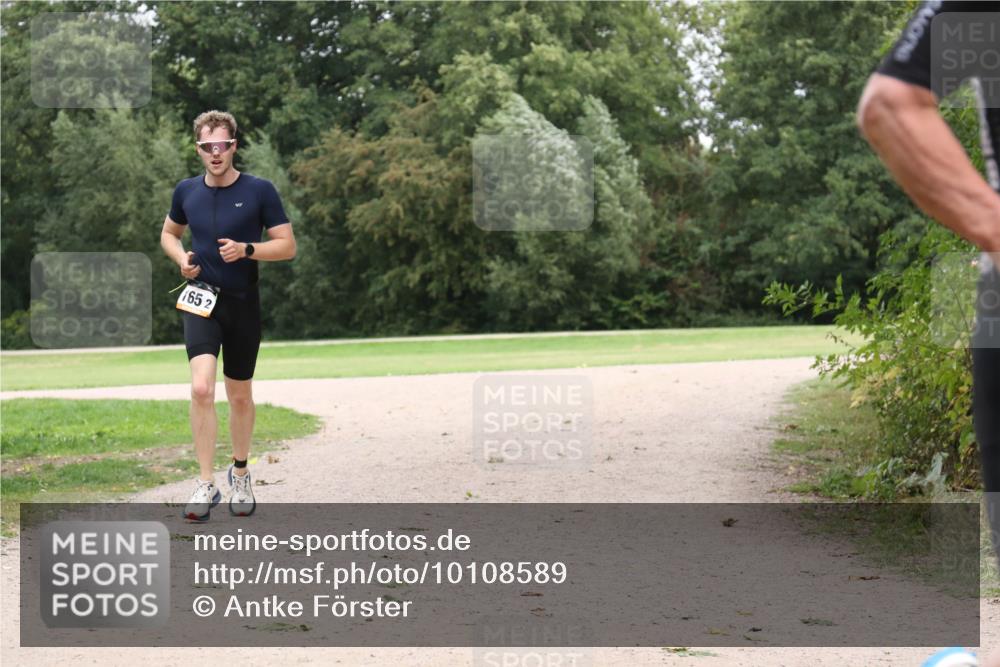 30.08.2026 - Elbe Triathlon Hamburg Antke Förster http://msf.ph/oto/10108589 30.08.2026 15:04:05 Laufen 1652 meine-sportfotos.de