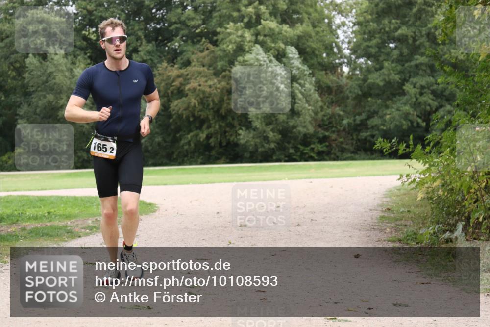 30.08.2026 - Elbe Triathlon Hamburg Antke Förster http://msf.ph/oto/10108593 30.08.2026 15:04:06 Laufen 165, 2 meine-sportfotos.de