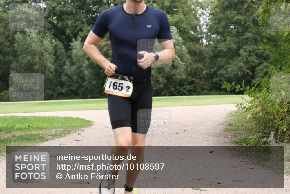 30.08.2026 - Elbe Triathlon Hamburg Antke Förster http://msf.ph/oto/10108597 30.08.2026 15:04:07 Laufen 165, 2 meine-sportfotos.de