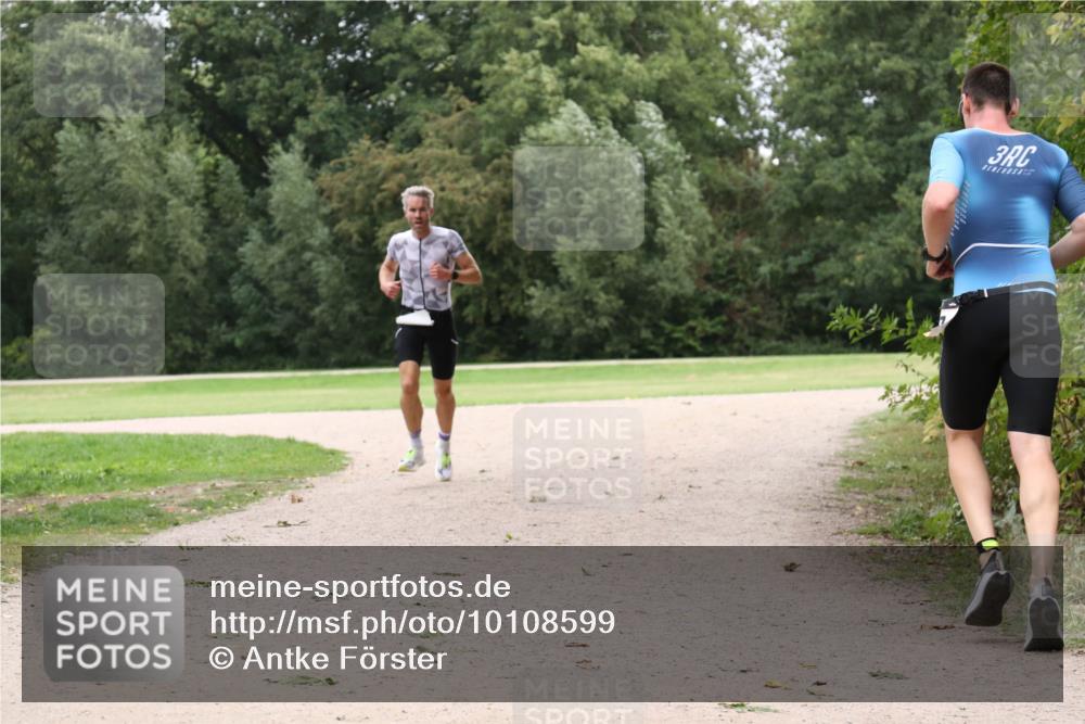 30.08.2026 - Elbe Triathlon Hamburg Antke Förster http://msf.ph/oto/10108599 30.08.2026 15:04:27 Laufen 3 meine-sportfotos.de