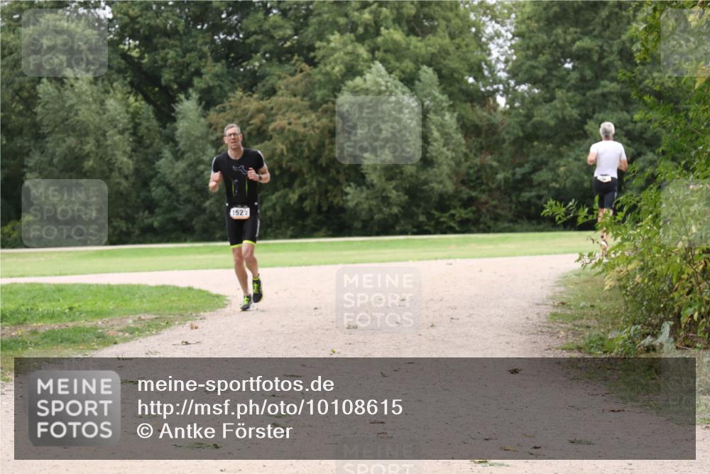 30.08.2026 - Elbe Triathlon Hamburg Antke Förster http://msf.ph/oto/10108615 30.08.2026 15:04:50 Laufen 1522 meine-sportfotos.de