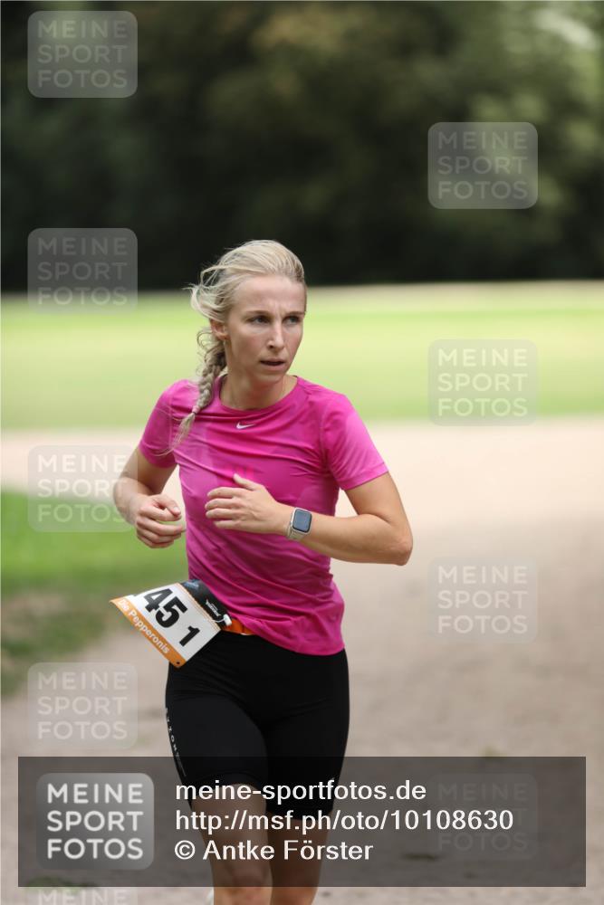 30.08.2026 - Elbe Triathlon Hamburg Antke Förster http://msf.ph/oto/10108630 30.08.2026 14:31:10 Laufen 45, 1 meine-sportfotos.de