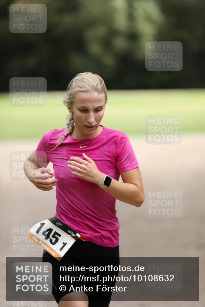 30.08.2026 - Elbe Triathlon Hamburg Antke Förster http://msf.ph/oto/10108632 30.08.2026 14:31:11 Laufen 1451 meine-sportfotos.de
