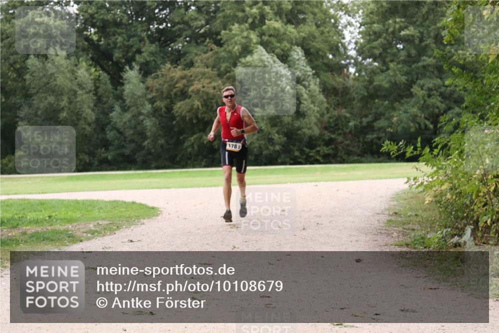 30.08.2026 - Elbe Triathlon Hamburg Antke Förster http://msf.ph/oto/10108679 30.08.2026 15:07:16 Laufen 178, 2 meine-sportfotos.de