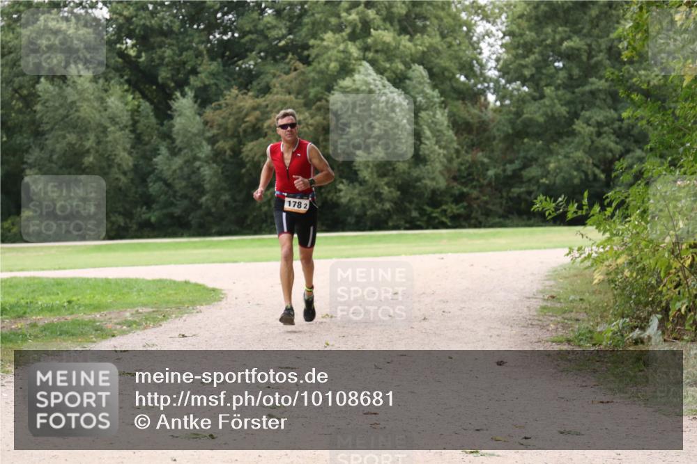 30.08.2026 - Elbe Triathlon Hamburg Antke Förster http://msf.ph/oto/10108681 30.08.2026 15:07:17 Laufen 1782 meine-sportfotos.de