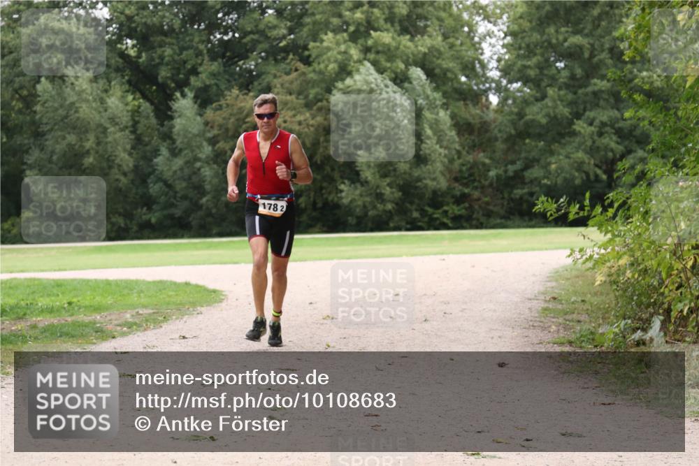 30.08.2026 - Elbe Triathlon Hamburg Antke Förster http://msf.ph/oto/10108683 30.08.2026 15:07:17 Laufen 178, 2 meine-sportfotos.de