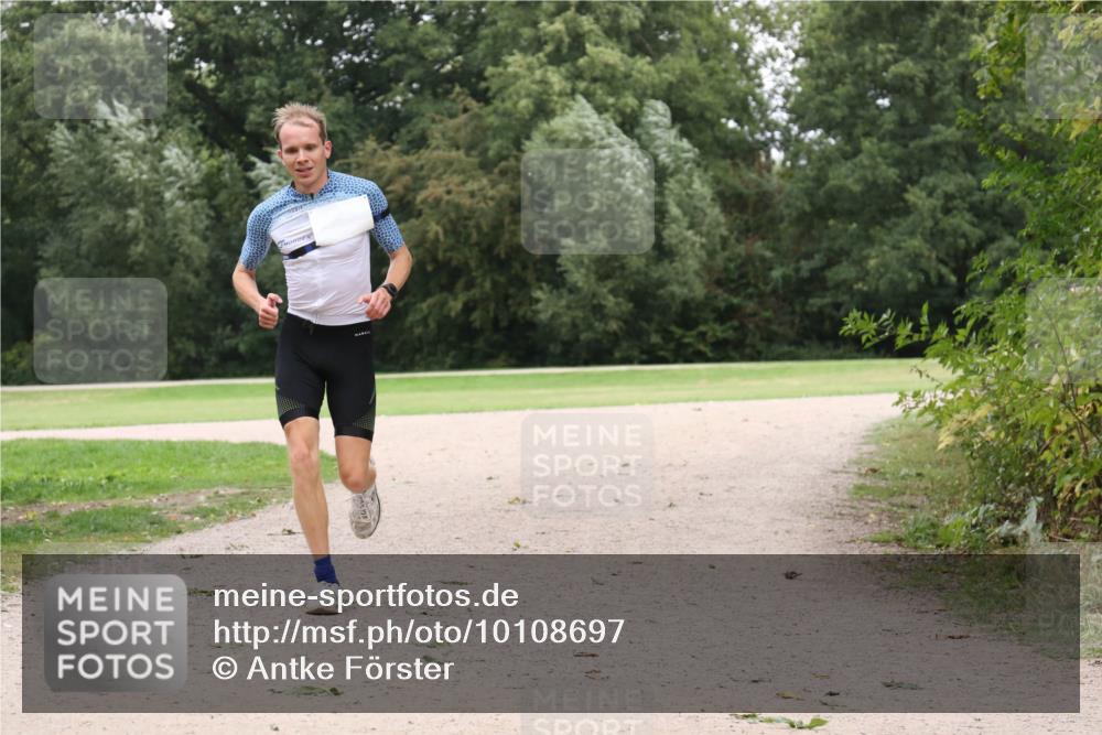 30.08.2026 - Elbe Triathlon Hamburg Antke Förster http://msf.ph/oto/10108697 30.08.2026 15:07:33 Laufen  meine-sportfotos.de
