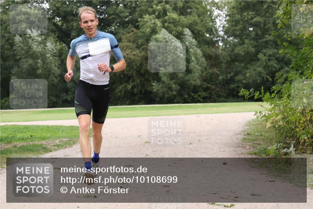 30.08.2026 - Elbe Triathlon Hamburg Antke Förster http://msf.ph/oto/10108699 30.08.2026 15:07:34 Laufen  meine-sportfotos.de