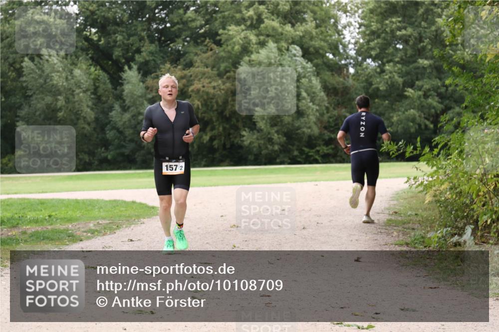 30.08.2026 - Elbe Triathlon Hamburg Antke Förster http://msf.ph/oto/10108709 30.08.2026 15:07:57 Laufen 1572 meine-sportfotos.de