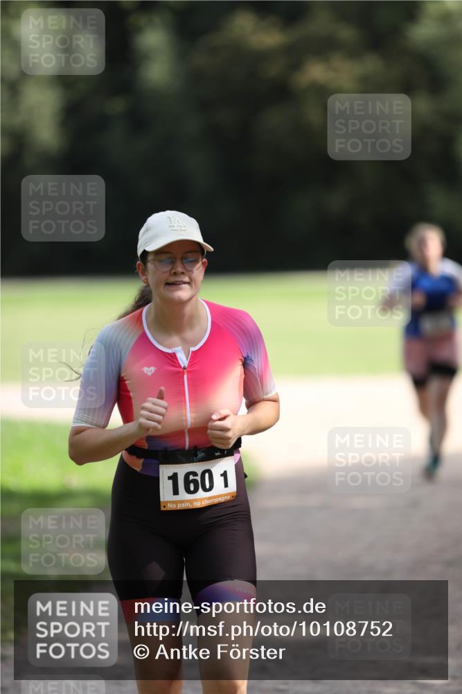 30.08.2026 - Elbe Triathlon Hamburg Antke Förster http://msf.ph/oto/10108752 30.08.2026 14:37:00 Laufen 1601 meine-sportfotos.de