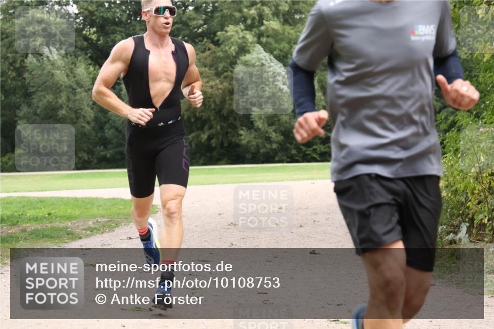 30.08.2026 - Elbe Triathlon Hamburg Antke Förster http://msf.ph/oto/10108753 30.08.2026 15:09:36 Laufen  meine-sportfotos.de