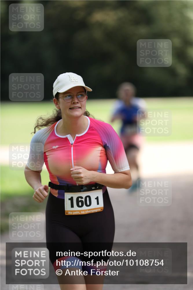 30.08.2026 - Elbe Triathlon Hamburg Antke Förster http://msf.ph/oto/10108754 30.08.2026 14:37:01 Laufen 1601 meine-sportfotos.de