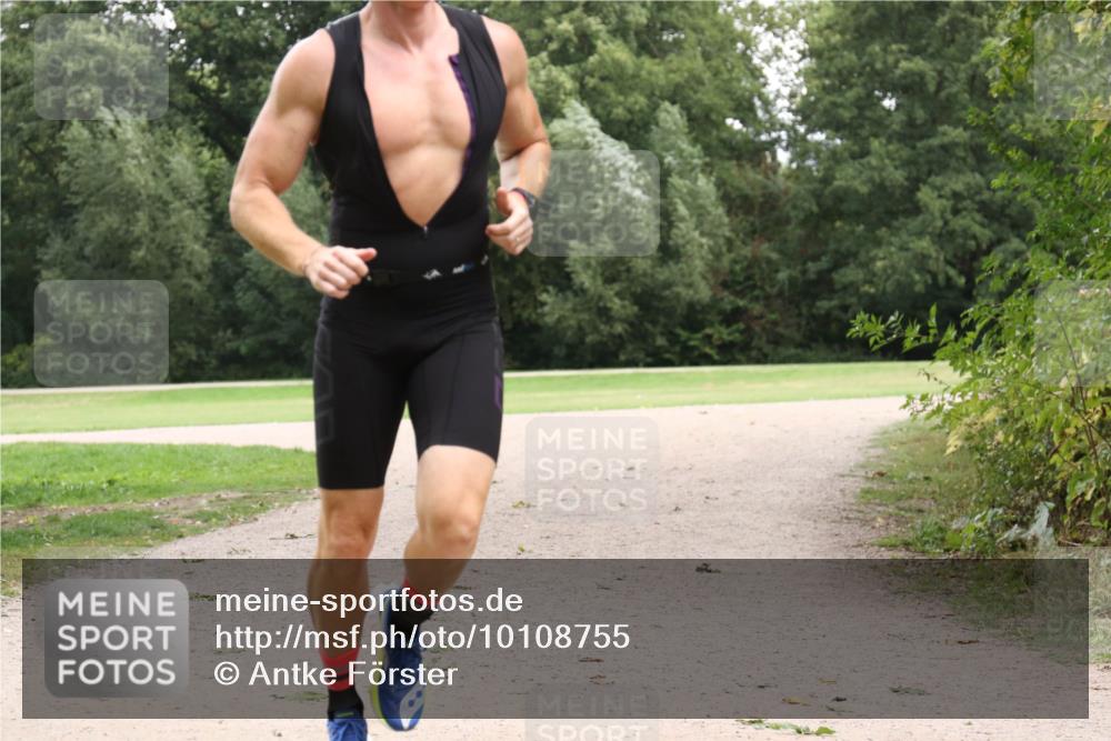 30.08.2026 - Elbe Triathlon Hamburg Antke Förster http://msf.ph/oto/10108755 30.08.2026 15:09:37 Laufen  meine-sportfotos.de