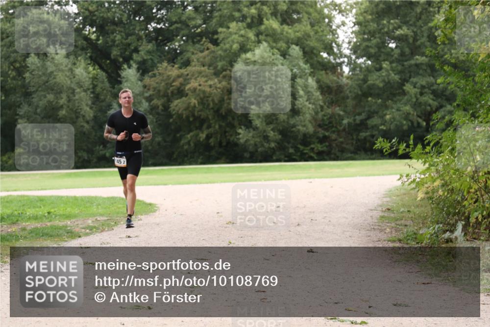30.08.2026 - Elbe Triathlon Hamburg Antke Förster http://msf.ph/oto/10108769 30.08.2026 15:10:49 Laufen 145, 2 meine-sportfotos.de