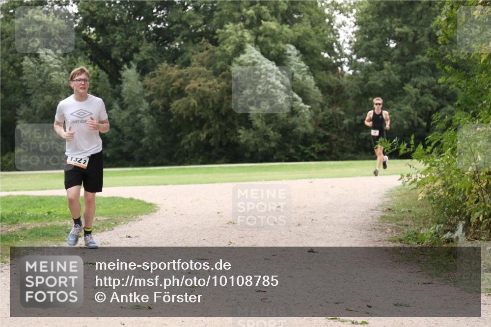 30.08.2026 - Elbe Triathlon Hamburg Antke Förster http://msf.ph/oto/10108785 30.08.2026 15:11:06 Laufen 132, 2 meine-sportfotos.de