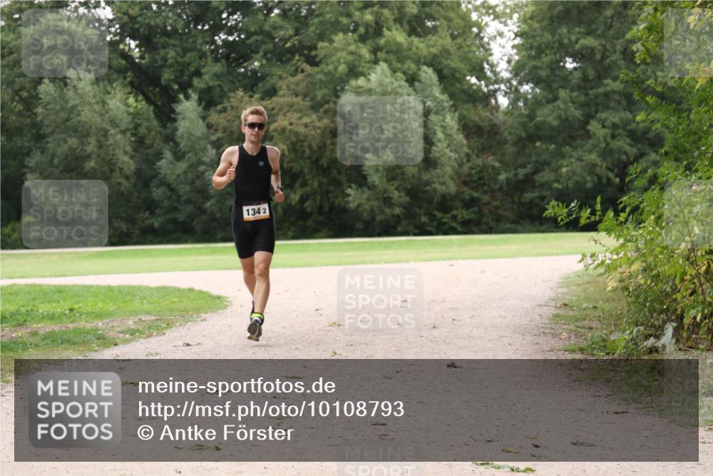 30.08.2026 - Elbe Triathlon Hamburg Antke Förster http://msf.ph/oto/10108793 30.08.2026 15:11:11 Laufen 1342 meine-sportfotos.de
