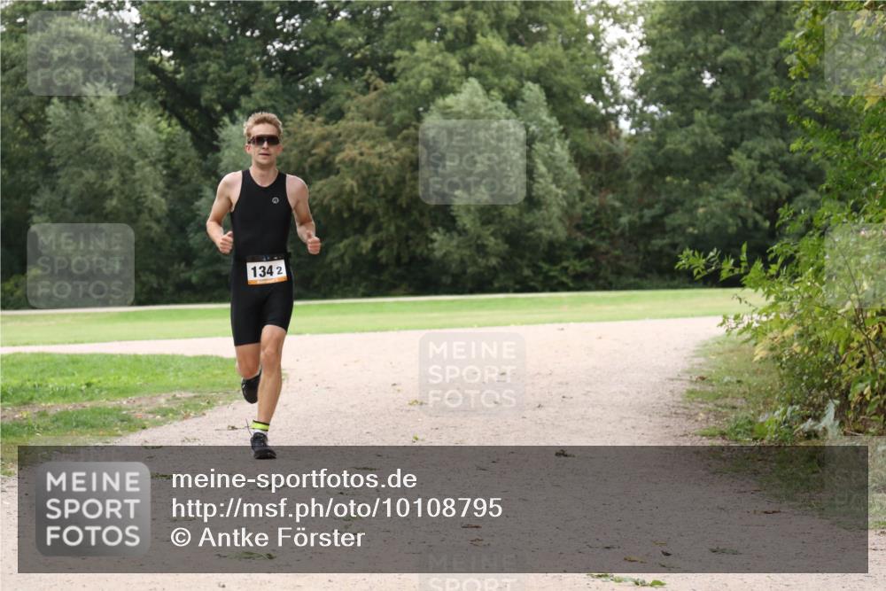 30.08.2026 - Elbe Triathlon Hamburg Antke Förster http://msf.ph/oto/10108795 30.08.2026 15:11:12 Laufen 134, 2 meine-sportfotos.de