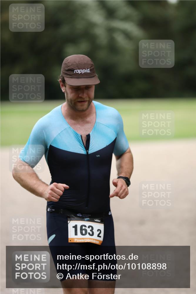 30.08.2026 - Elbe Triathlon Hamburg Antke Förster http://msf.ph/oto/10108898 30.08.2026 15:01:49 Laufen 1632 meine-sportfotos.de