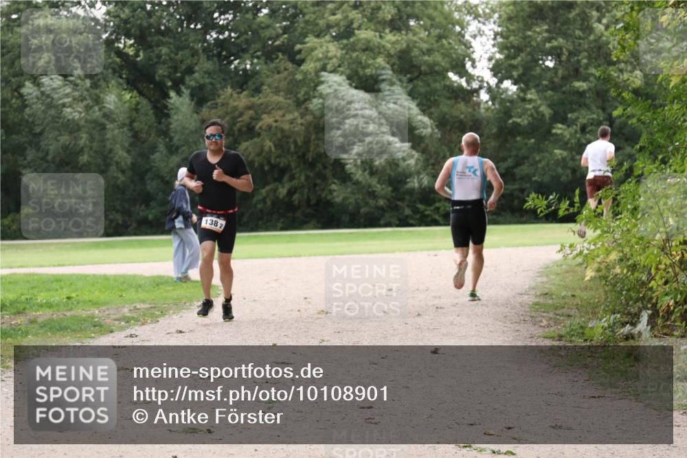 30.08.2026 - Elbe Triathlon Hamburg Antke Förster http://msf.ph/oto/10108901 30.08.2026 15:20:14 Laufen 1382 meine-sportfotos.de