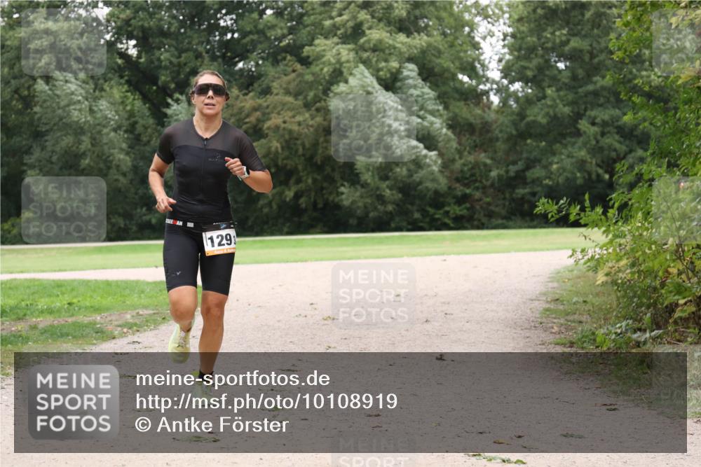 30.08.2026 - Elbe Triathlon Hamburg Antke Förster http://msf.ph/oto/10108919 30.08.2026 15:25:28 Laufen 1293 meine-sportfotos.de