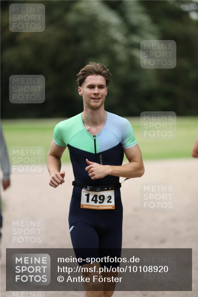 30.08.2026 - Elbe Triathlon Hamburg Antke Förster http://msf.ph/oto/10108920 30.08.2026 15:02:10 Laufen 1492 meine-sportfotos.de