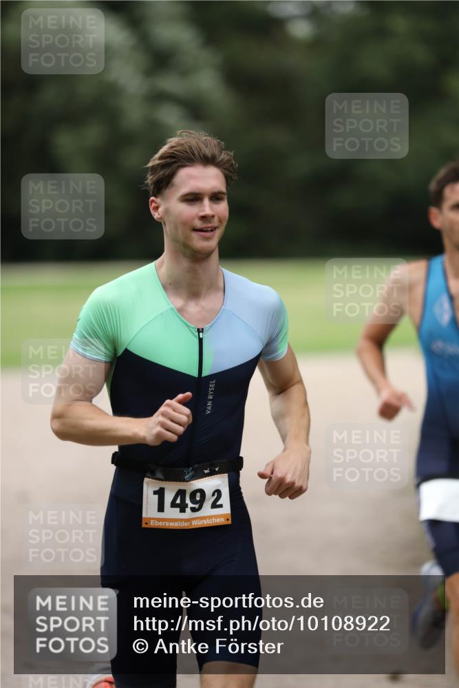 30.08.2026 - Elbe Triathlon Hamburg Antke Förster http://msf.ph/oto/10108922 30.08.2026 15:02:11 Laufen 1492 meine-sportfotos.de