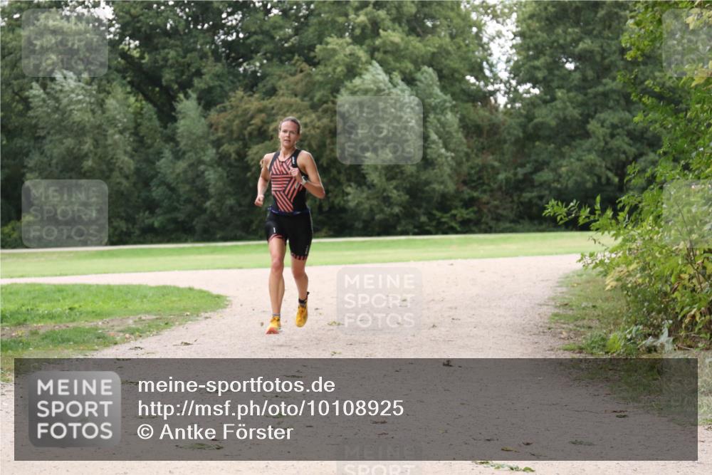 30.08.2026 - Elbe Triathlon Hamburg Antke Förster http://msf.ph/oto/10108925 30.08.2026 15:27:04 Laufen  meine-sportfotos.de