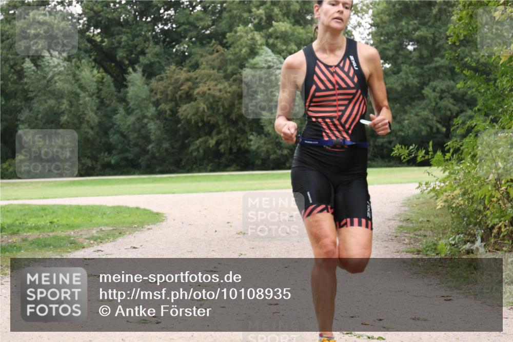 30.08.2026 - Elbe Triathlon Hamburg Antke Förster http://msf.ph/oto/10108935 30.08.2026 15:27:06 Laufen  meine-sportfotos.de