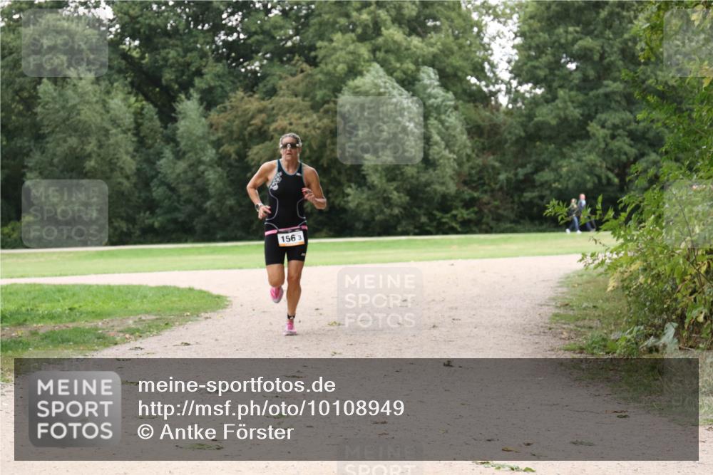 30.08.2026 - Elbe Triathlon Hamburg Antke Förster http://msf.ph/oto/10108949 30.08.2026 15:30:39 Laufen 156, 3 meine-sportfotos.de