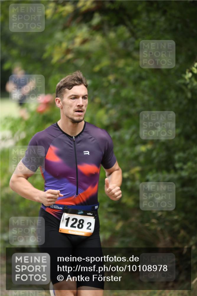 30.08.2026 - Elbe Triathlon Hamburg Antke Förster http://msf.ph/oto/10108978 30.08.2026 15:03:58 Laufen 128, 2, 4 meine-sportfotos.de