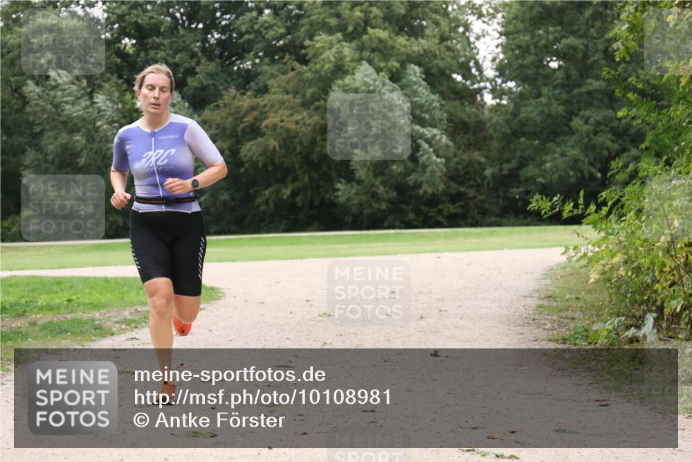 30.08.2026 - Elbe Triathlon Hamburg Antke Förster http://msf.ph/oto/10108981 30.08.2026 15:32:36 Laufen  meine-sportfotos.de