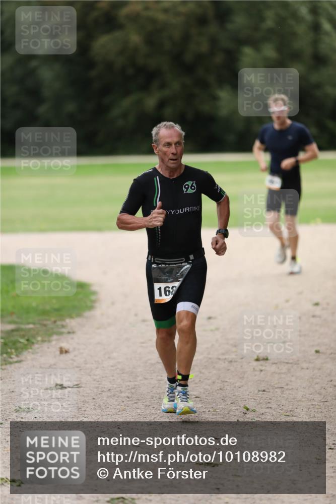 30.08.2026 - Elbe Triathlon Hamburg Antke Förster http://msf.ph/oto/10108982 30.08.2026 15:04:03 Laufen 610, 168 meine-sportfotos.de