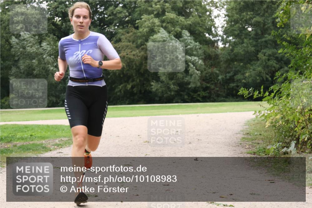 30.08.2026 - Elbe Triathlon Hamburg Antke Förster http://msf.ph/oto/10108983 30.08.2026 15:32:37 Laufen  meine-sportfotos.de