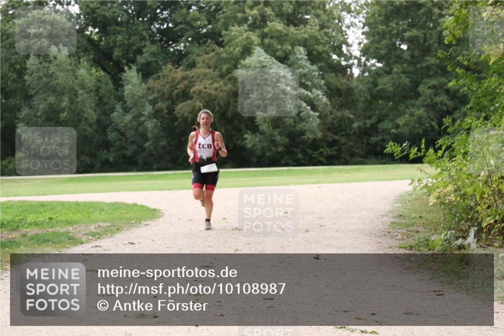 30.08.2026 - Elbe Triathlon Hamburg Antke Förster http://msf.ph/oto/10108987 30.08.2026 15:33:00 Laufen  meine-sportfotos.de