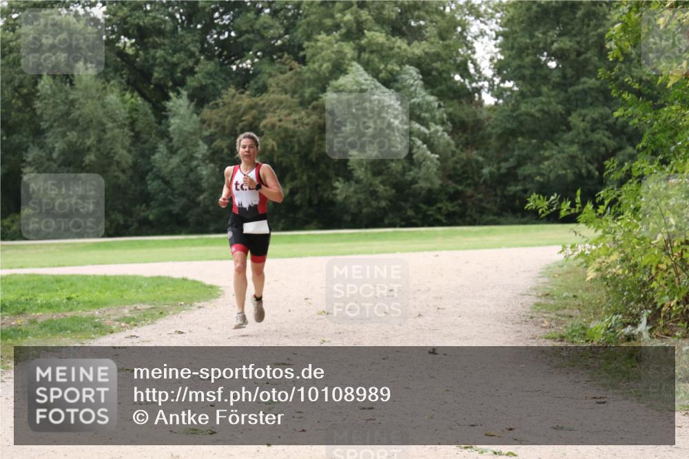 30.08.2026 - Elbe Triathlon Hamburg Antke Förster http://msf.ph/oto/10108989 30.08.2026 15:33:00 Laufen  meine-sportfotos.de