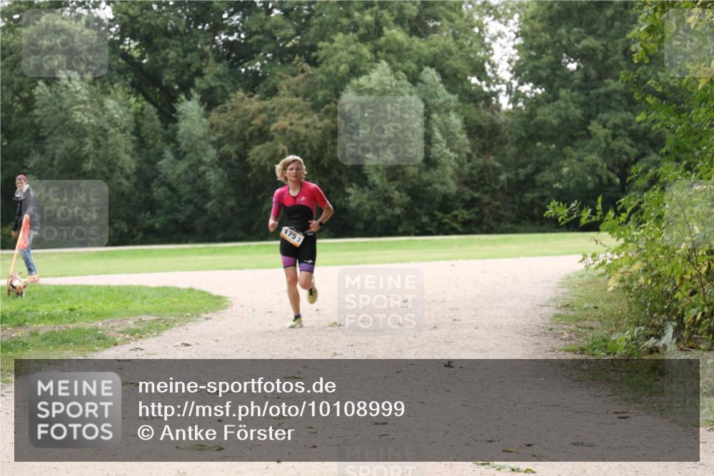 30.08.2026 - Elbe Triathlon Hamburg Antke Förster http://msf.ph/oto/10108999 30.08.2026 15:34:51 Laufen 175, 3 meine-sportfotos.de
