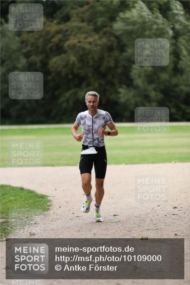 30.08.2026 - Elbe Triathlon Hamburg Antke Förster http://msf.ph/oto/10109000 30.08.2026 15:04:27 Laufen  meine-sportfotos.de