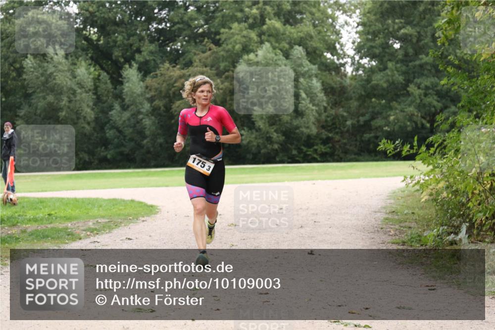 30.08.2026 - Elbe Triathlon Hamburg Antke Förster http://msf.ph/oto/10109003 30.08.2026 15:34:53 Laufen 175, 3 meine-sportfotos.de