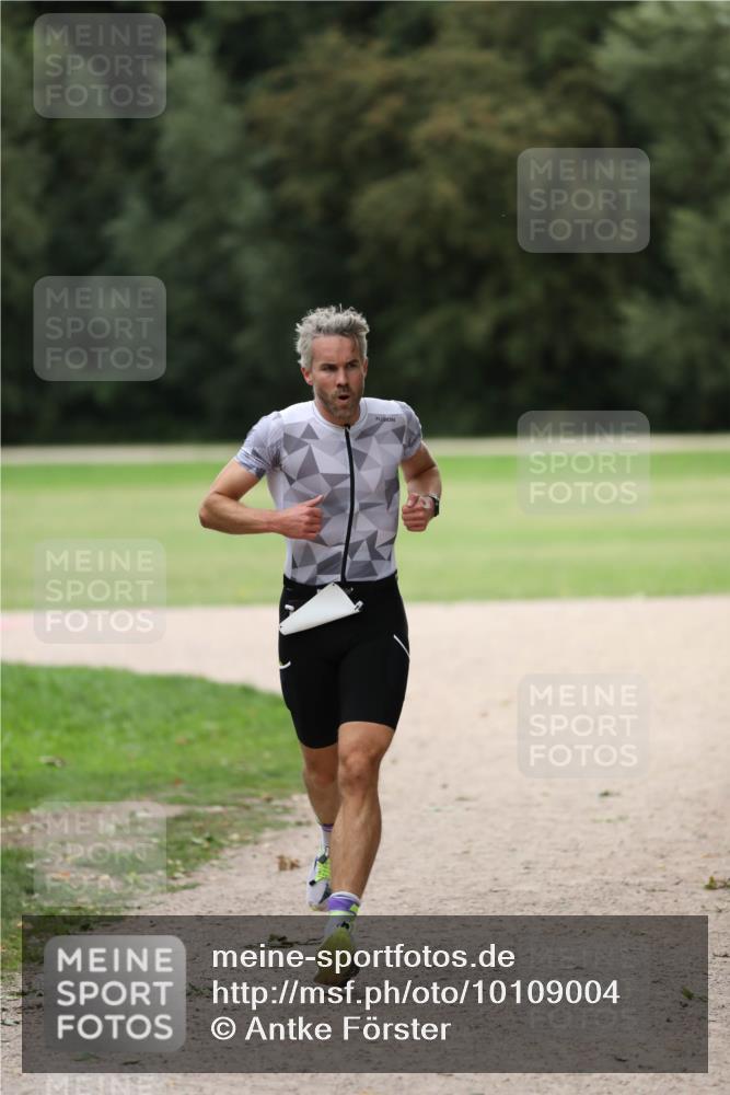 30.08.2026 - Elbe Triathlon Hamburg Antke Förster http://msf.ph/oto/10109004 30.08.2026 15:04:28 Laufen  meine-sportfotos.de