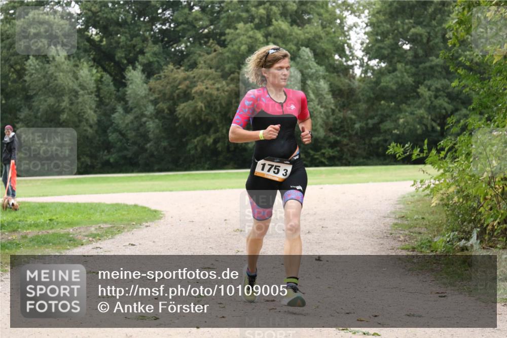 30.08.2026 - Elbe Triathlon Hamburg Antke Förster http://msf.ph/oto/10109005 30.08.2026 15:34:54 Laufen 175, 3 meine-sportfotos.de