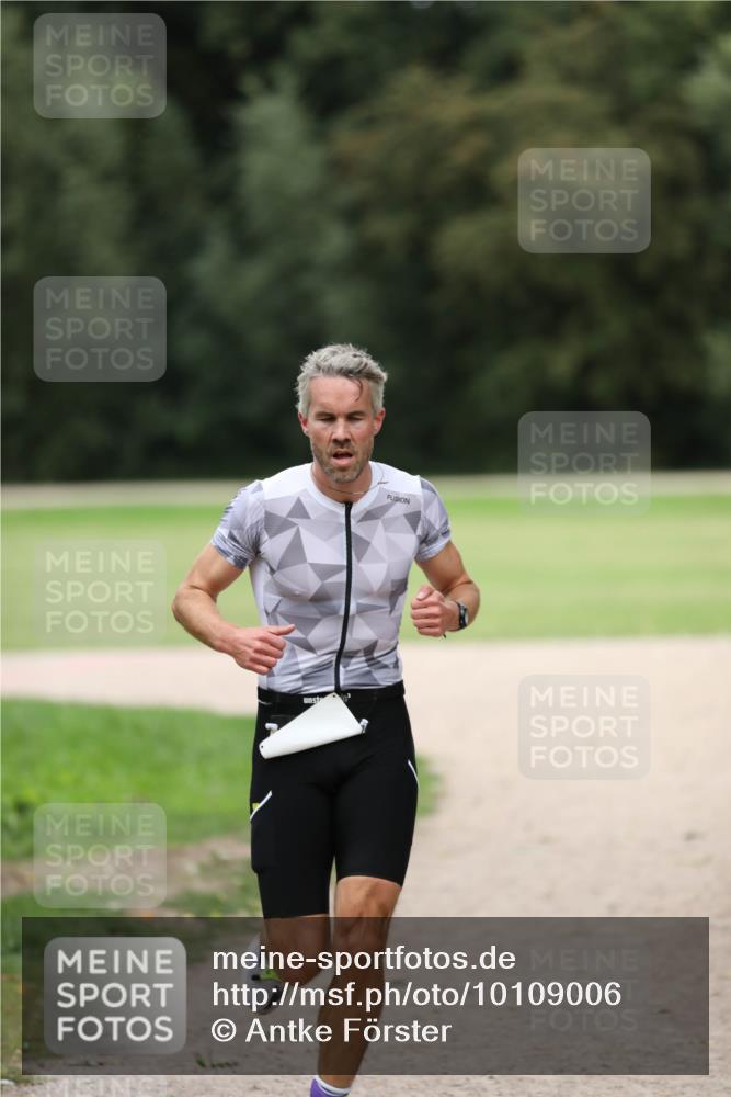30.08.2026 - Elbe Triathlon Hamburg Antke Förster http://msf.ph/oto/10109006 30.08.2026 15:04:28 Laufen  meine-sportfotos.de