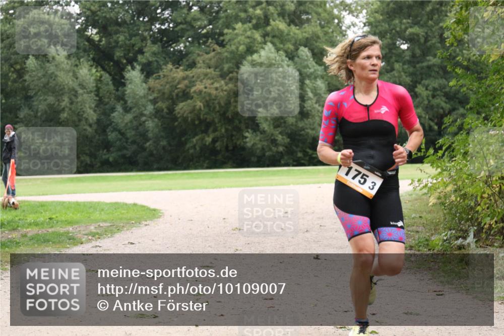 30.08.2026 - Elbe Triathlon Hamburg Antke Förster http://msf.ph/oto/10109007 30.08.2026 15:34:55 Laufen 175, 3 meine-sportfotos.de