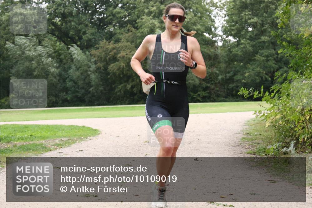 30.08.2026 - Elbe Triathlon Hamburg Antke Förster http://msf.ph/oto/10109019 30.08.2026 15:37:12 Laufen  meine-sportfotos.de